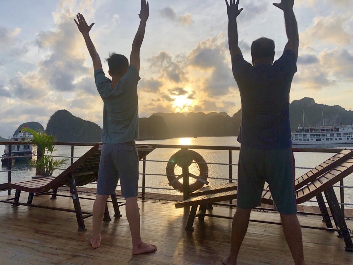 Halong Majestic Legend Cruise Hotel Ha Long Bagian luar foto