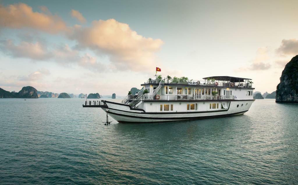 Halong Majestic Legend Cruise Hotel Ha Long Bagian luar foto